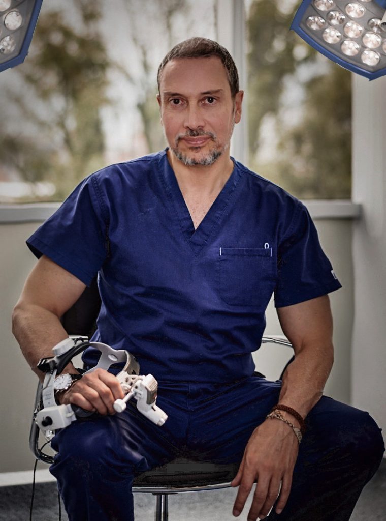 Cirujano Plastico especialista en rinoplastia doctor Alejandro Afanador en Bogota Colombia